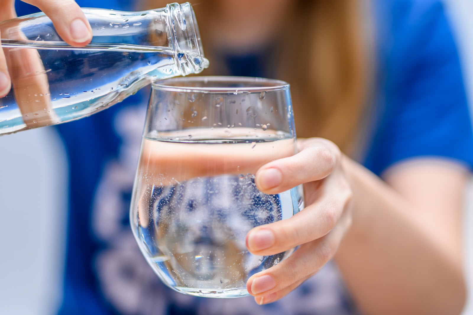 Hydratation : Combien d’Eau Faut-il Vraiment Boire par Jour ?